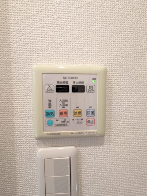 バス・シャワールーム　★雨の日にも嬉しい浴室乾燥機つき★