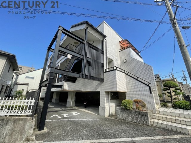 建物外観　敷地内に駐輪場があります♪