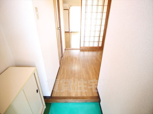 川西ロイヤルハイツの玄関写真