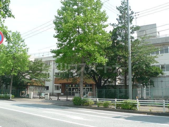 小学校　柏市立十余二小学校（小学校）まで970m