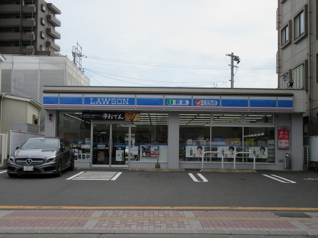 コンビニ　ローソン鹿児島西田三丁目店（コンビニ）まで333m