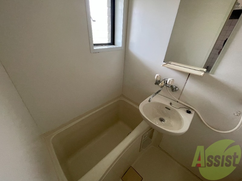 バス・シャワールーム　お風呂はこちらのスペースでご利用頂けます。