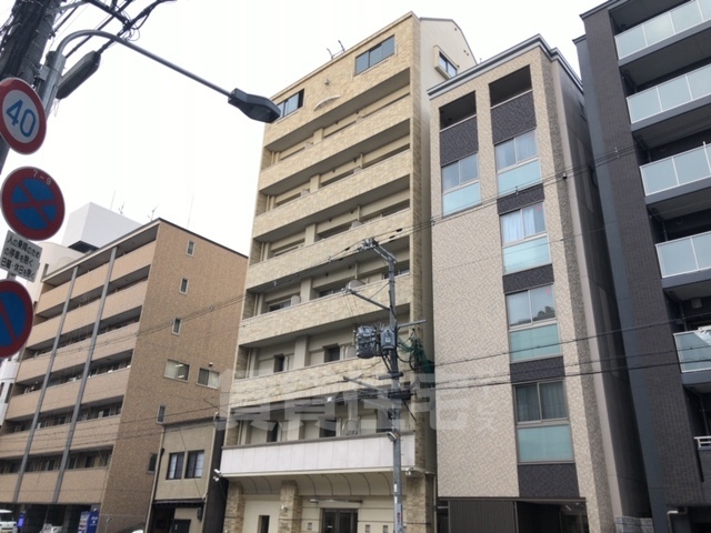 京都市下京区綾大宮町のマンションの建物外観