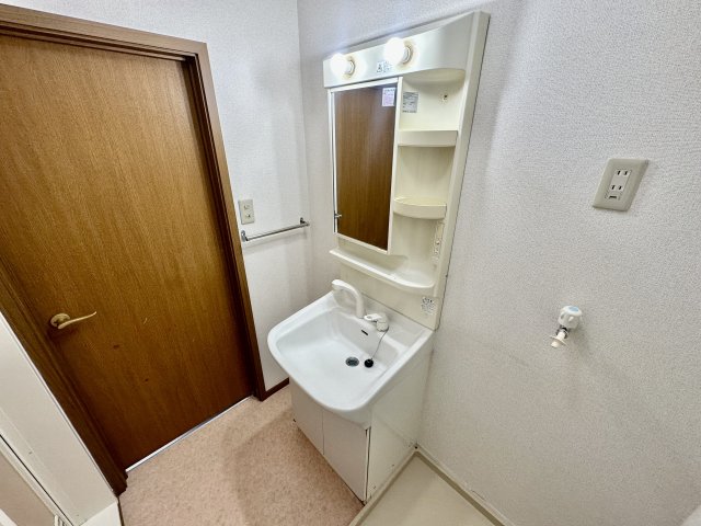 洗面設備　独立洗面台で身支度をすべて済ませてしまいましょう