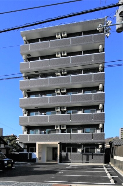 【松山市道後町のマンションの建物外観】