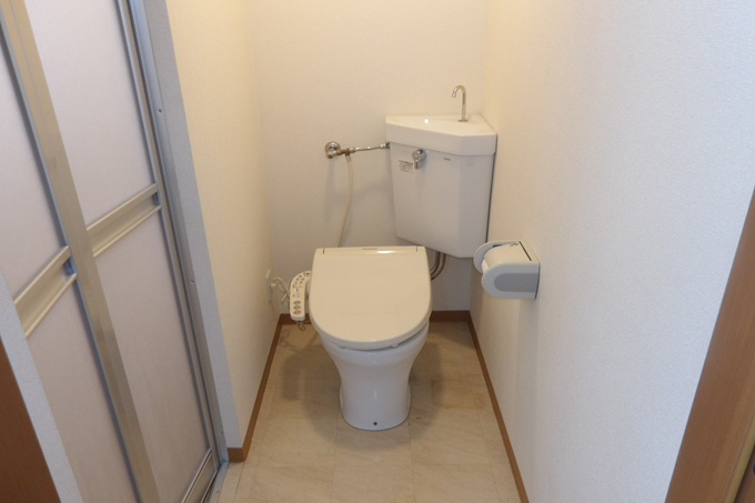 小田急線 祖師ケ谷大蔵駅 徒歩14分 2階建 築54年のトイレ写真
