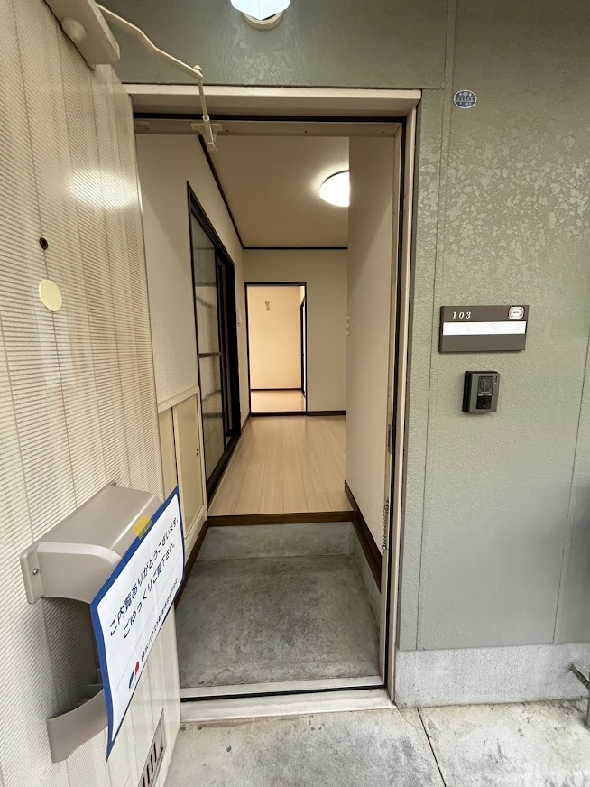 玄関　気持ちばかりのシューズBOXもございます。