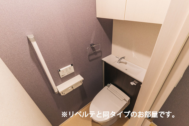 【茅ヶ崎市室田のアパートのトイレ】