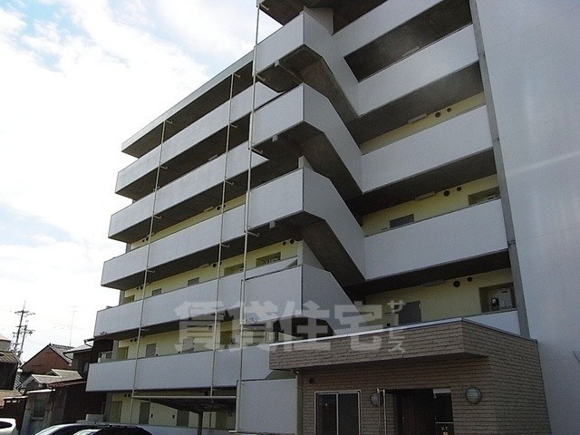 名古屋市中川区五女子町のマンションの建物外観