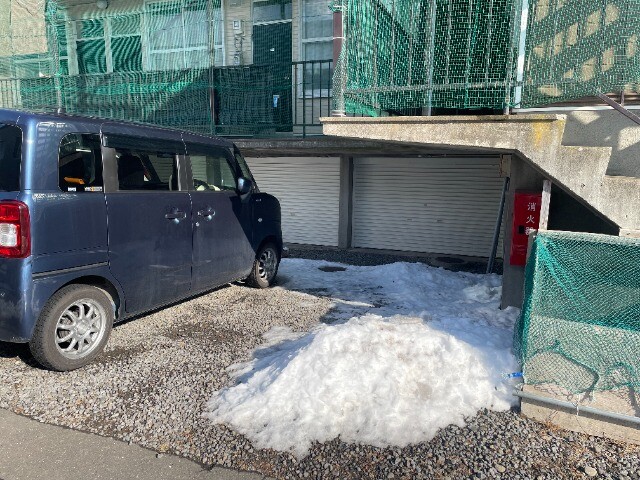 【苫小牧市光洋町のアパートの駐車場】