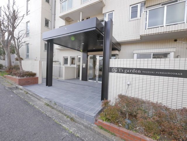 【横浜市都筑区荏田南のマンションのエントランス】