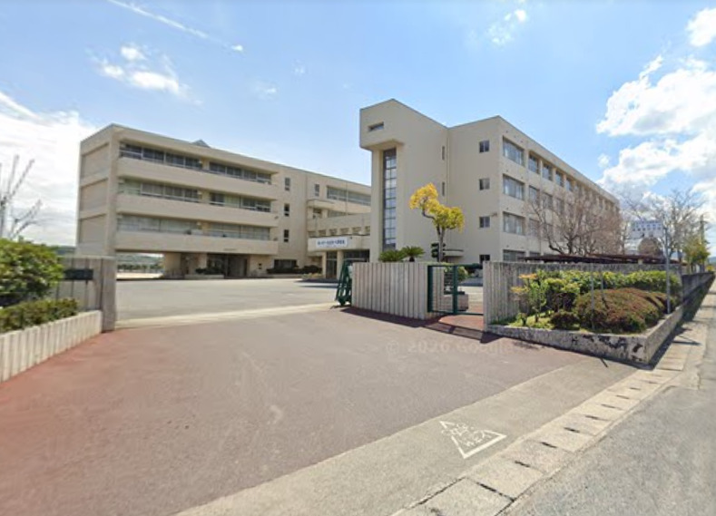 中学校　倉敷市立真備東中学校（中学校）まで1662m