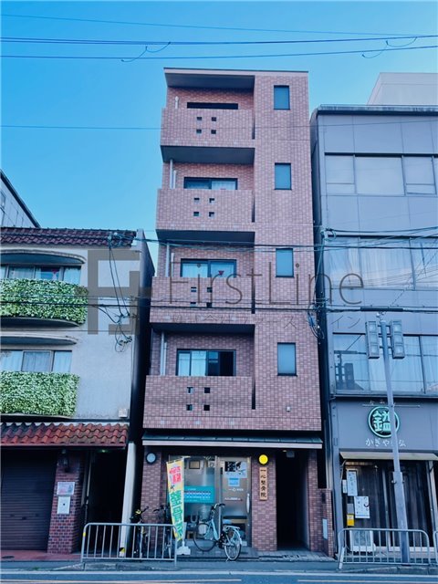 京都市上京区大原口町のマンションの建物外観