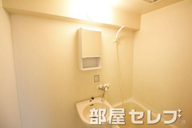 洗面設備　浴内洗面台。