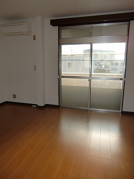 メゾン琴芝の居間写真