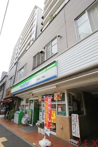 コンビニ　ファミリーマート文京向丘二丁目店（コンビニ）まで215m