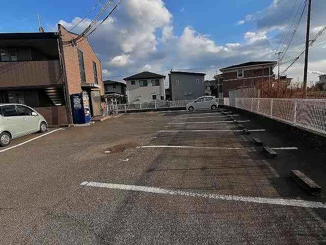 駐車場　広々とした駐車場です。