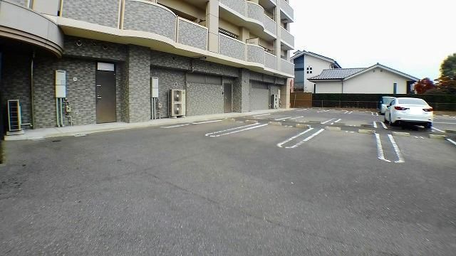 【佐賀市兵庫北のマンションの駐車場】