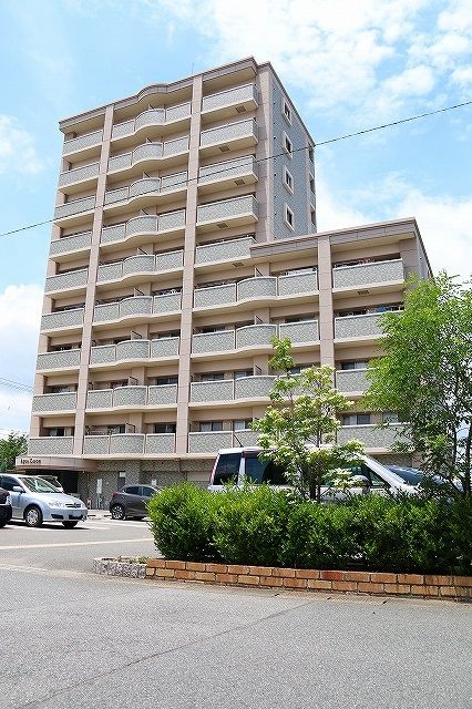 佐賀市兵庫北のマンションの建物外観