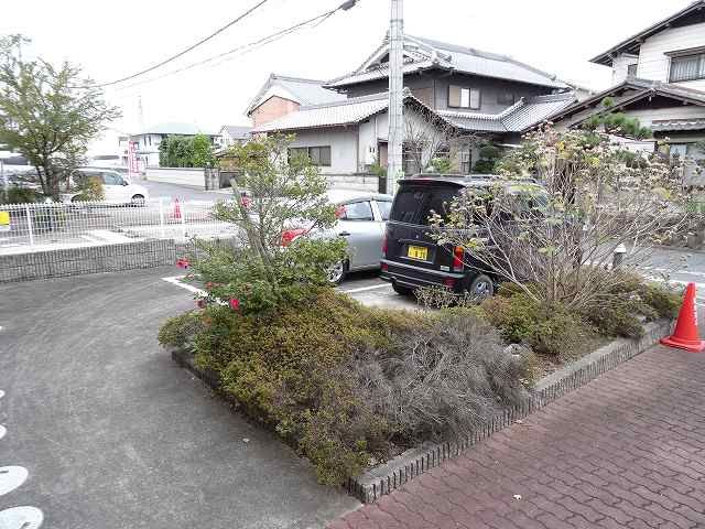 【磯城郡田原本町大字三笠のアパートの駐車場】