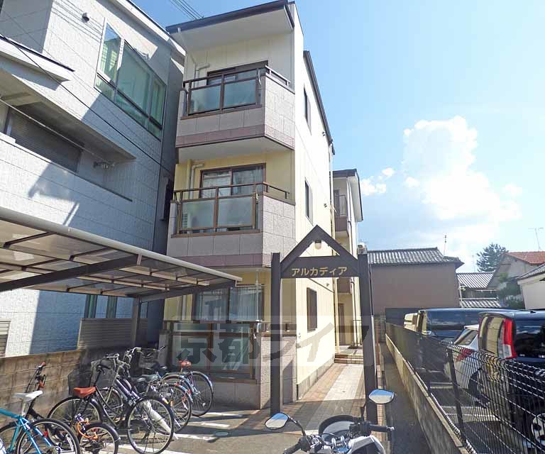 京都市北区小山町のマンションの建物外観