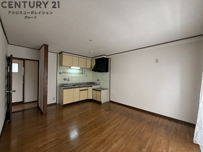 居室・リビング　10帖の広いLDK。