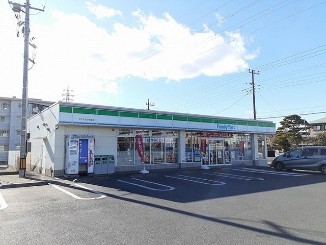 コンビニ　ファミリーマート（コンビニ）まで650m