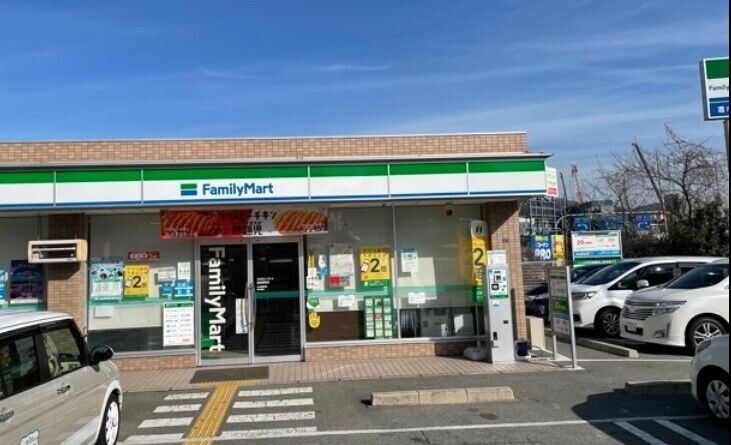 コンビニ　ファミリーマート箕面萱野店（コンビニ）まで1112m