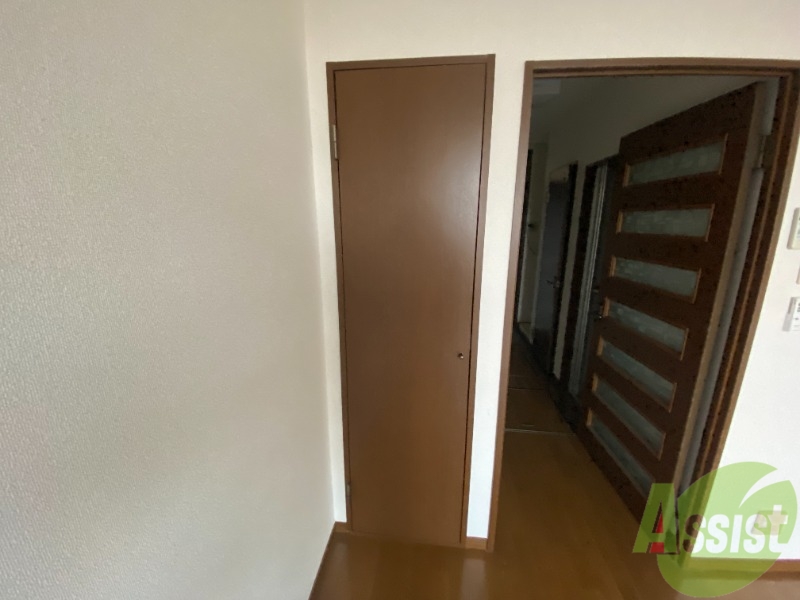 収納　クローゼットは一人暮らしには十分な大きさ。中を見たいですね。