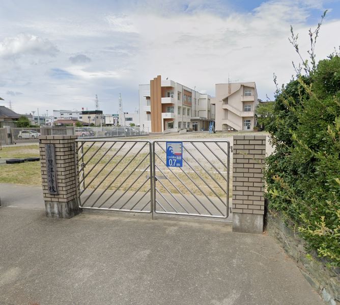 小学校　海南市立黒江小学校（小学校）まで347m