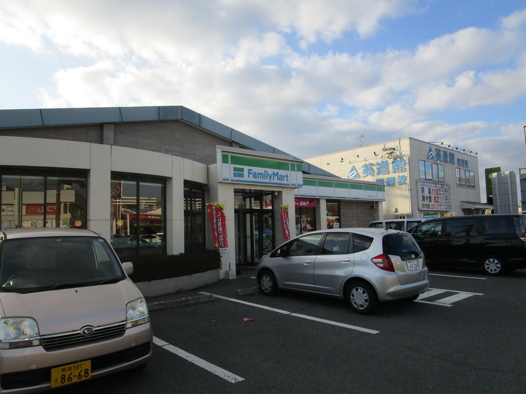 コンビニ　ファミリーマート熊本田迎三丁目店（コンビニ）まで721m