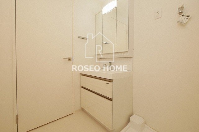 洗面設備　同マンション別部屋：参考写真