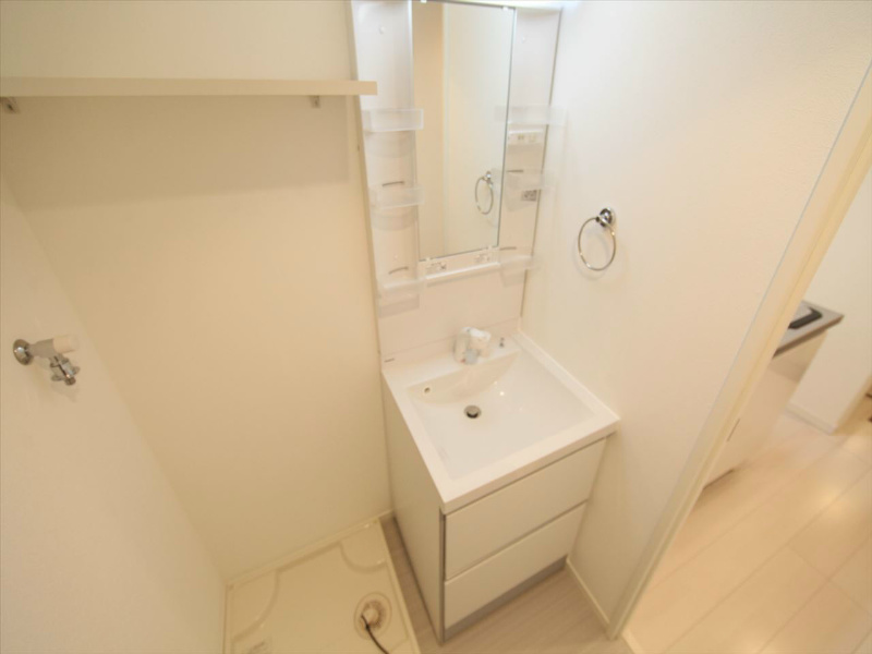 洗面設備　脱衣所　独立洗面台（シャンプードレッサー）洗濯機用意できます