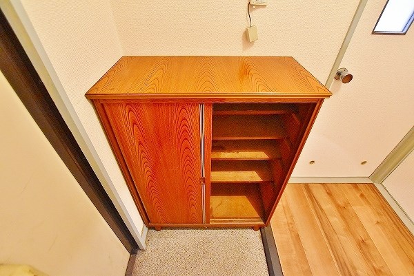 エントランス　★この上は鍵置場！そしたら行く前にあわてないから！シューズB