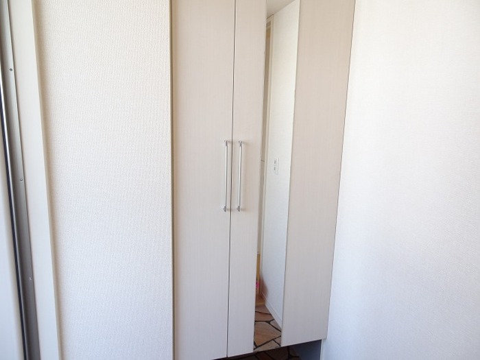 玄関　トールタイプの姿見付シューズボックス