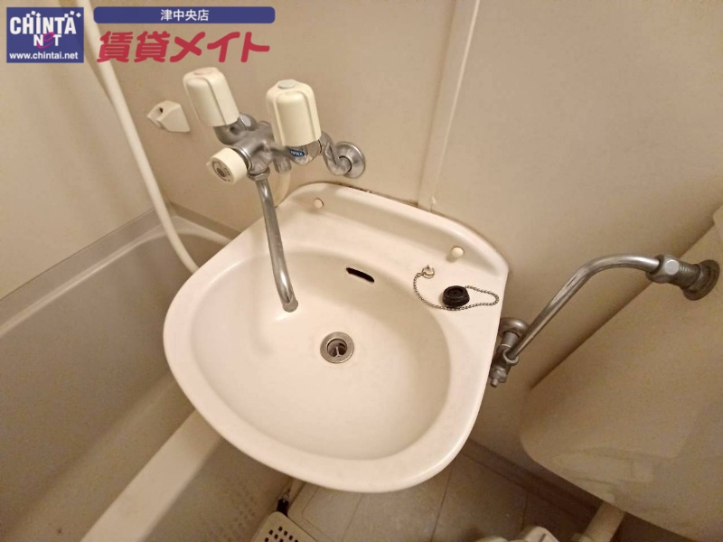 洗面設備　同物件別室写真