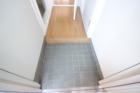 玄関　※別号室の写真です