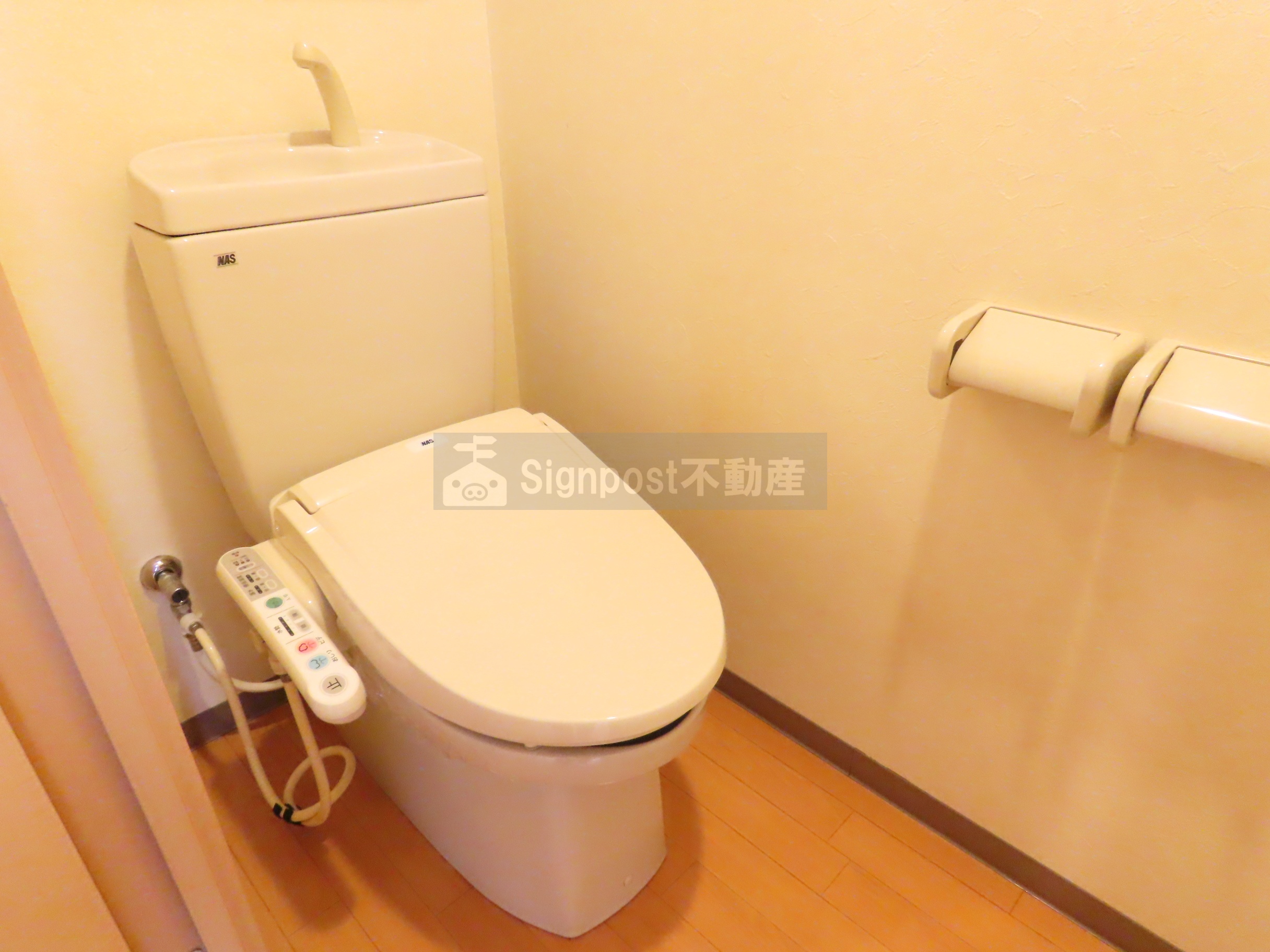 トイレ　温水洗浄便座