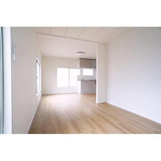 居室・リビング　南東向き日当たり良好