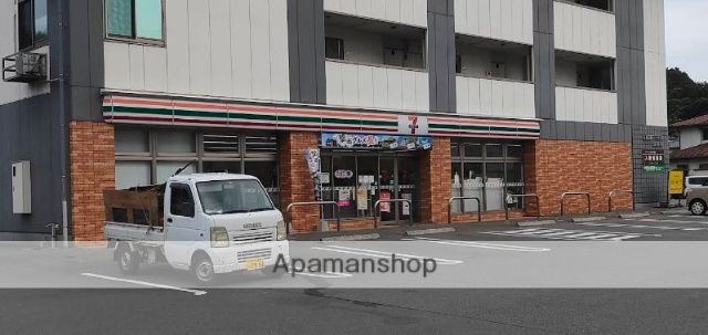 コンビニ　セブンイレブン（コンビニ）まで586m