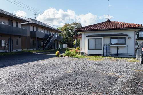 建物外観　駐車場