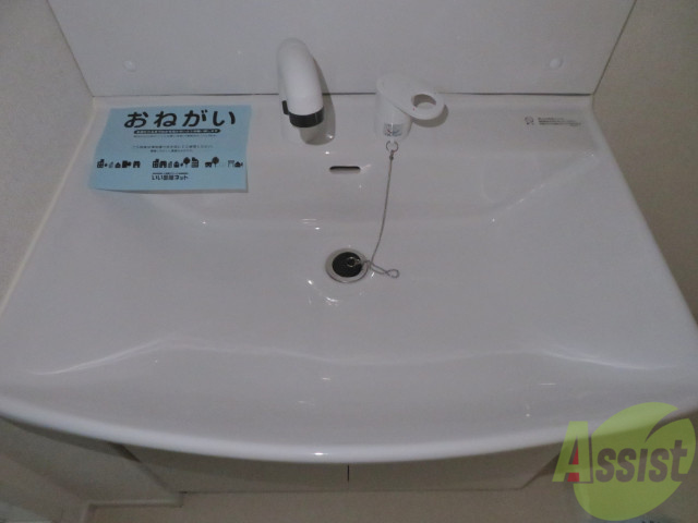 洗面設備　洗面台です。綺麗で使い勝手も良さそうです。