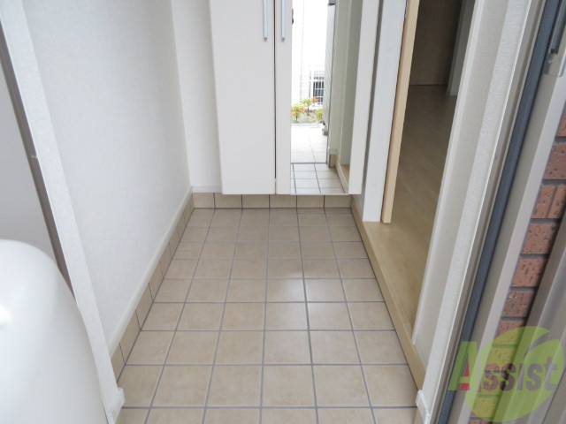 玄関　玄関になります。毎日の出入りはこちらから。