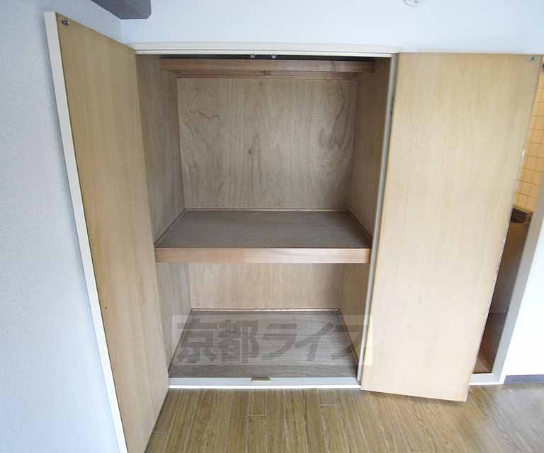 収納　押入れ。奥行きもたっぷり。