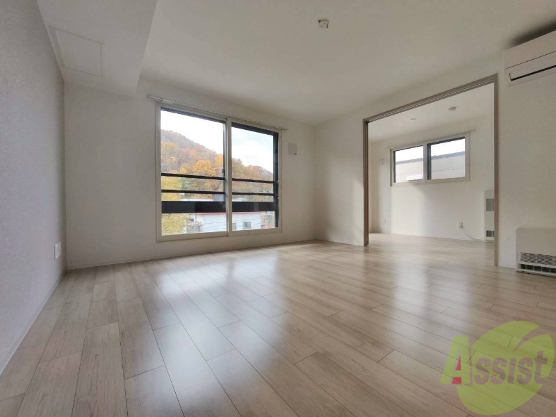 居室・リビング　広々としたリビングですね。使い勝手がよさそうですね！