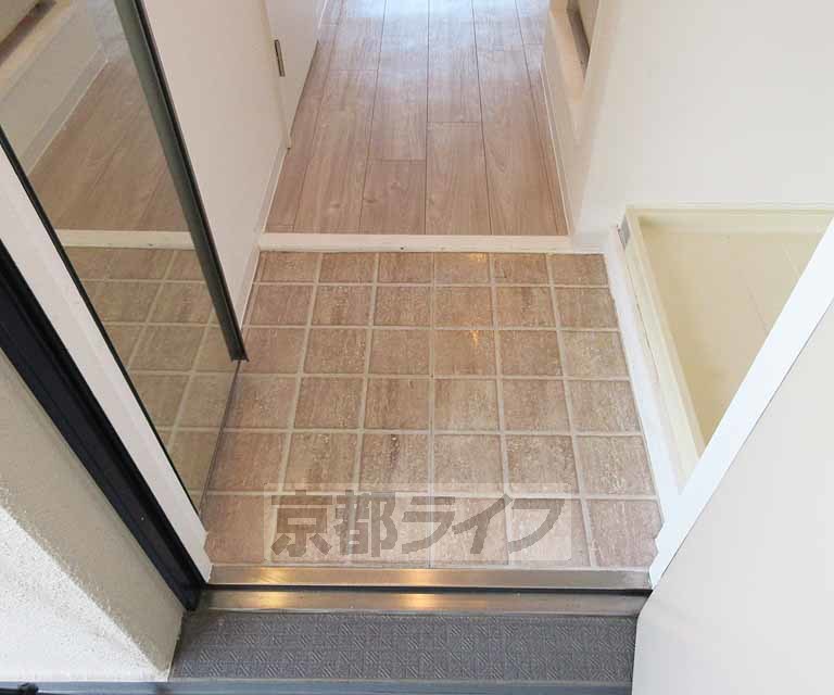 玄関　玄関も広々～！