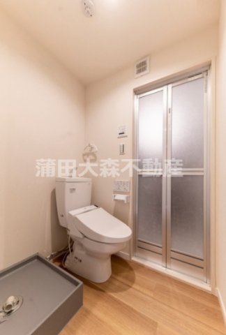 トイレ　温水洗浄便座付きのトイレ　洗濯機置き場　洗面脱衣所