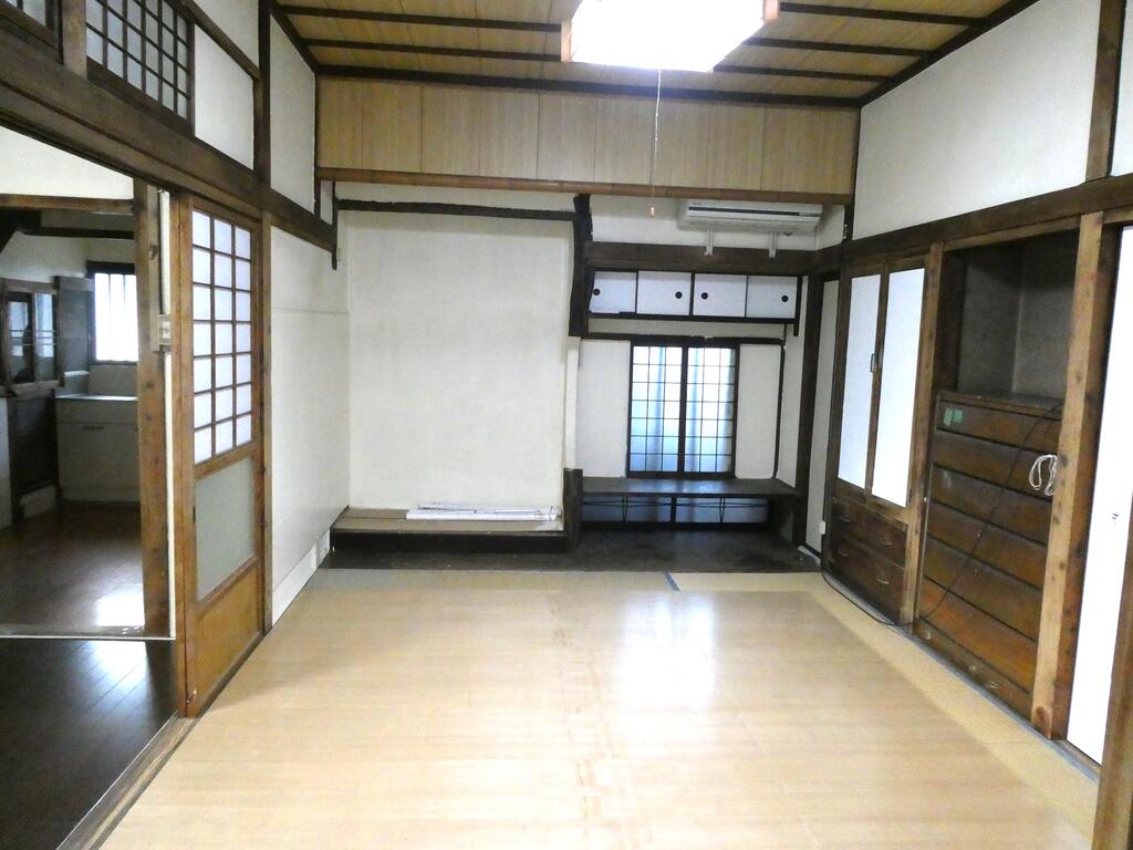 その他部屋・スペース　８帖の洋室、広く開放感があります