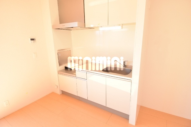 キッチン　同物件別部屋の写真