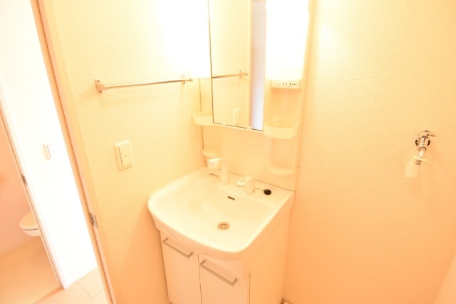 洗面設備　同物件別部屋の写真